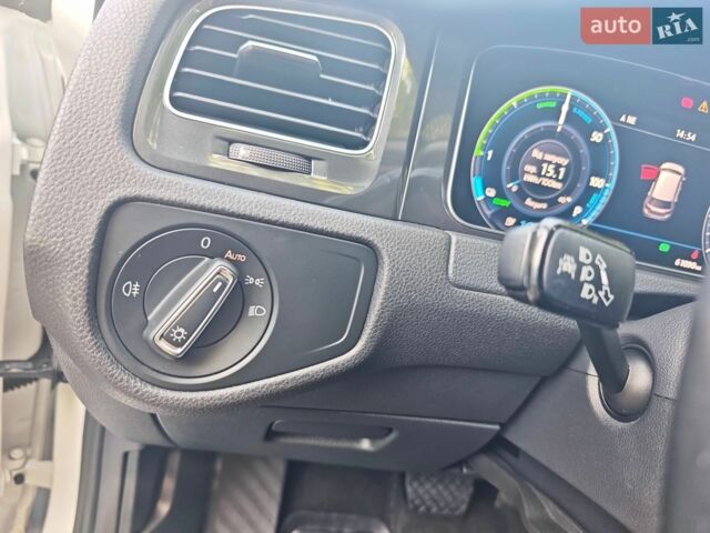 Білий Фольксваген e-Golf, об'ємом двигуна 0 л та пробігом 61 тис. км за 13450 $, фото 19 на Automoto.ua