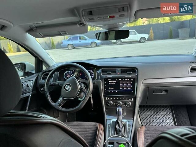 Белый Фольксваген e-Golf, объемом двигателя 0 л и пробегом 120 тыс. км за 13593 $, фото 8 на Automoto.ua