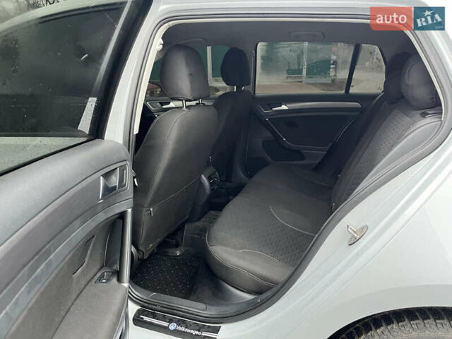 Белый Фольксваген e-Golf, объемом двигателя 0 л и пробегом 142 тыс. км за 12500 $, фото 12 на Automoto.ua