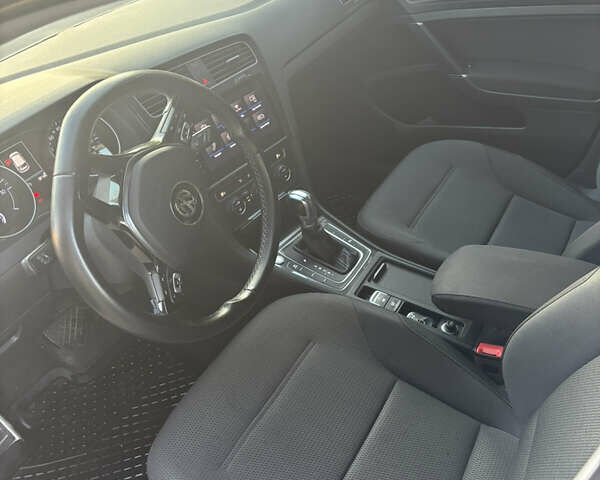 Белый Фольксваген e-Golf, объемом двигателя 0 л и пробегом 169 тыс. км за 12900 $, фото 6 на Automoto.ua