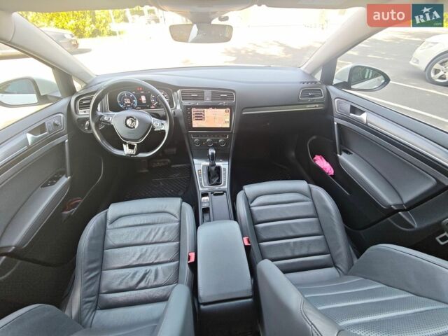 Білий Фольксваген e-Golf, об'ємом двигуна 0 л та пробігом 61 тис. км за 13450 $, фото 13 на Automoto.ua