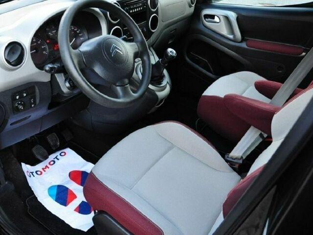 Белый Фольксваген e-Golf, объемом двигателя 0 л и пробегом 137 тыс. км за 13200 $, фото 7 на Automoto.ua