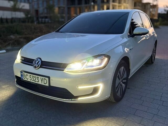 Белый Фольксваген e-Golf, объемом двигателя 0 л и пробегом 139 тыс. км за 13000 $, фото 7 на Automoto.ua
