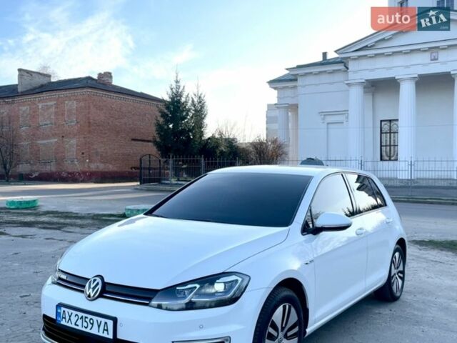 Белый Фольксваген e-Golf, объемом двигателя 0 л и пробегом 121 тыс. км за 11900 $, фото 3 на Automoto.ua