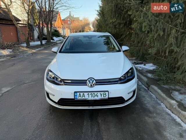 Белый Фольксваген e-Golf, объемом двигателя 0 л и пробегом 94 тыс. км за 15400 $, фото 13 на Automoto.ua