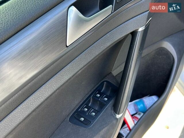 Білий Фольксваген e-Golf, об'ємом двигуна 0 л та пробігом 99 тис. км за 14500 $, фото 4 на Automoto.ua