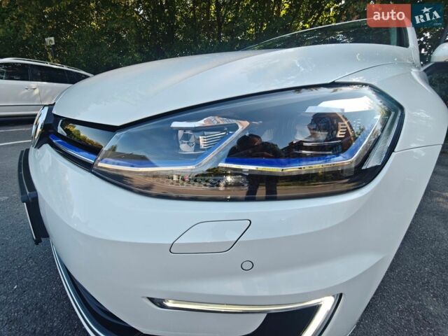 Білий Фольксваген e-Golf, об'ємом двигуна 0 л та пробігом 61 тис. км за 13450 $, фото 25 на Automoto.ua