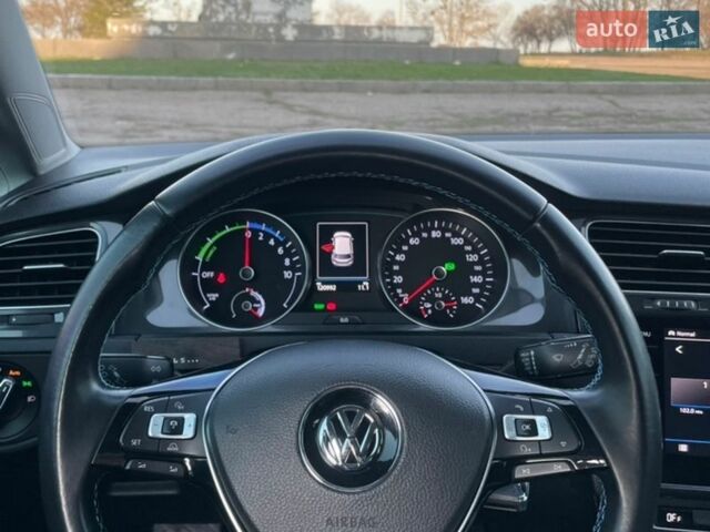 Белый Фольксваген e-Golf, объемом двигателя 0 л и пробегом 121 тыс. км за 11900 $, фото 17 на Automoto.ua