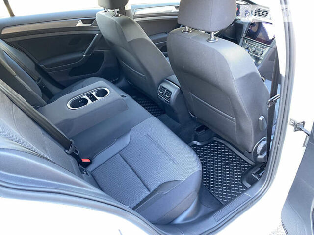 Білий Фольксваген e-Golf, об'ємом двигуна 0 л та пробігом 111 тис. км за 13500 $, фото 18 на Automoto.ua