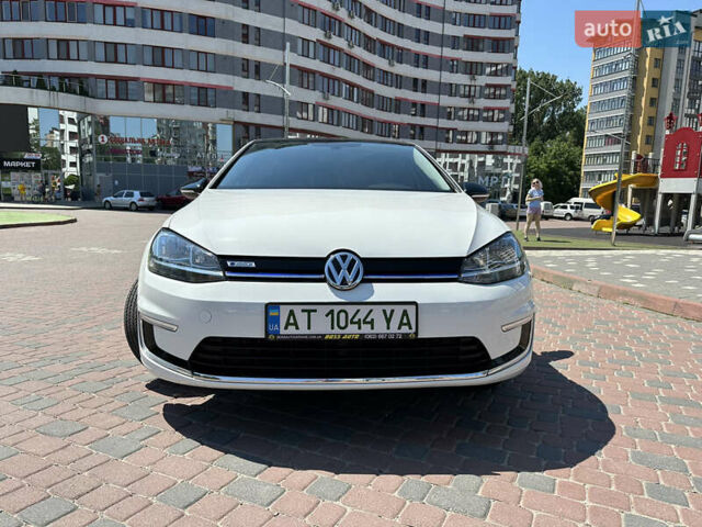 Белый Фольксваген e-Golf, объемом двигателя 0 л и пробегом 20 тыс. км за 15500 $, фото 1 на Automoto.ua