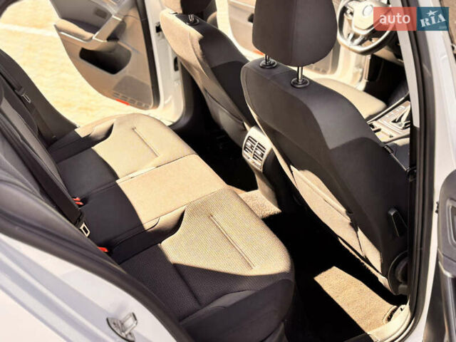 Белый Фольксваген e-Golf, объемом двигателя 0 л и пробегом 65 тыс. км за 11900 $, фото 17 на Automoto.ua