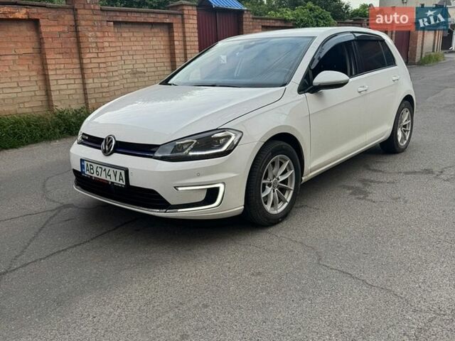 Белый Фольксваген e-Golf, объемом двигателя 0 л и пробегом 135 тыс. км за 11300 $, фото 5 на Automoto.ua