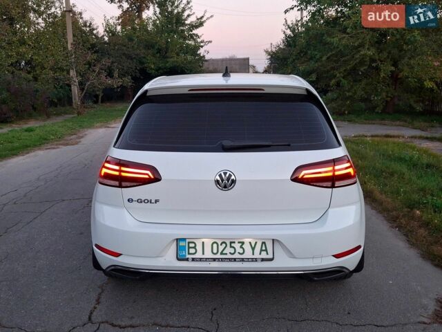 Белый Фольксваген e-Golf, объемом двигателя 0 л и пробегом 125 тыс. км за 11950 $, фото 5 на Automoto.ua