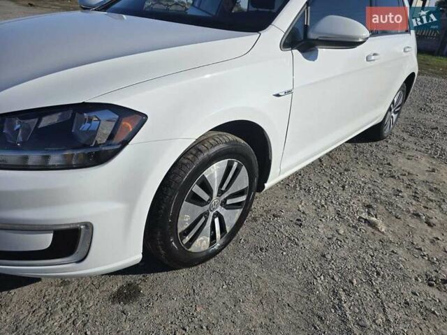 Белый Фольксваген e-Golf, объемом двигателя 0 л и пробегом 130 тыс. км за 11400 $, фото 9 на Automoto.ua