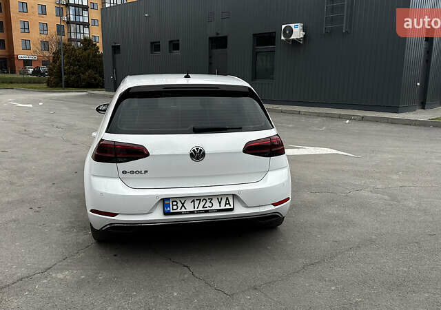 Белый Фольксваген e-Golf, объемом двигателя 0 л и пробегом 126 тыс. км за 12800 $, фото 5 на Automoto.ua