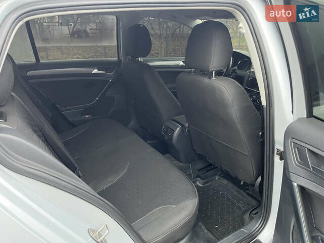 Белый Фольксваген e-Golf, объемом двигателя 0 л и пробегом 142 тыс. км за 12500 $, фото 11 на Automoto.ua