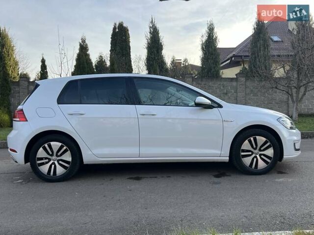 Белый Фольксваген e-Golf, объемом двигателя 0 л и пробегом 129 тыс. км за 11950 $, фото 14 на Automoto.ua