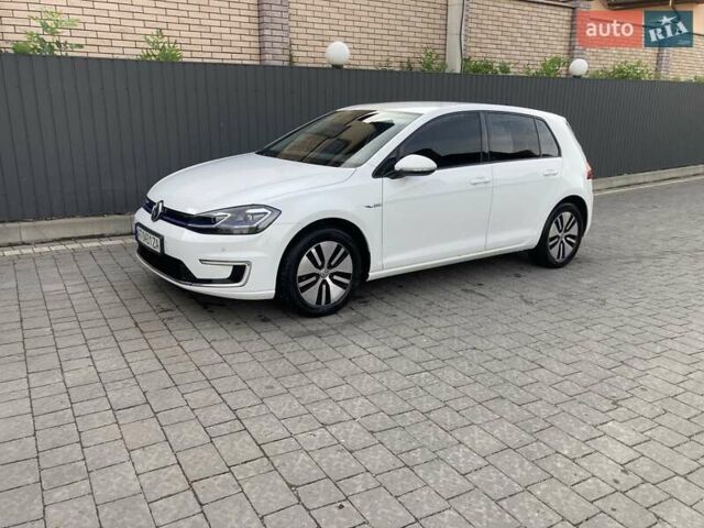 Белый Фольксваген e-Golf, объемом двигателя 0 л и пробегом 77 тыс. км за 13900 $, фото 4 на Automoto.ua