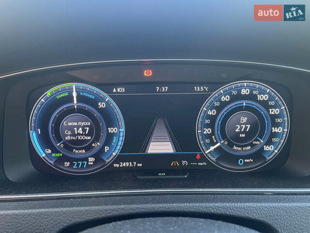 Белый Фольксваген e-Golf, объемом двигателя 0 л и пробегом 90 тыс. км за 14699 $, фото 23 на Automoto.ua