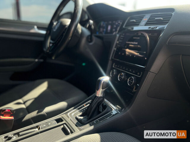 Белый Фольксваген e-Golf, объемом двигателя 36 л и пробегом 118 тыс. км за 15500 $, фото 24 на Automoto.ua