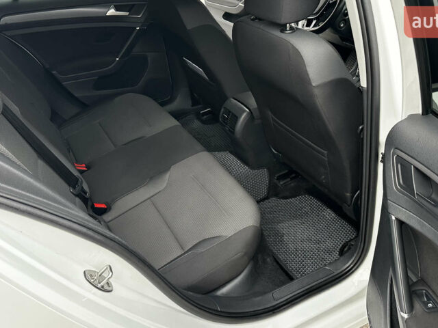 Білий Фольксваген e-Golf, об'ємом двигуна 0 л та пробігом 126 тис. км за 12900 $, фото 20 на Automoto.ua