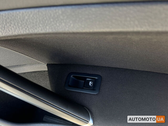 Белый Фольксваген e-Golf, объемом двигателя 36 л и пробегом 118 тыс. км за 15500 $, фото 26 на Automoto.ua