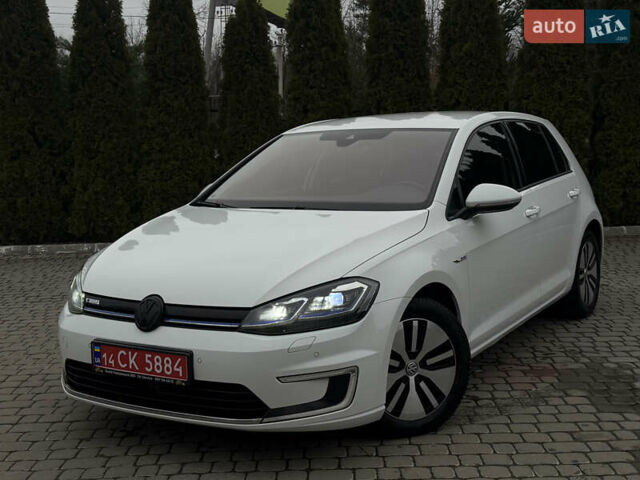Белый Фольксваген e-Golf, объемом двигателя 0 л и пробегом 97 тыс. км за 11555 $, фото 6 на Automoto.ua