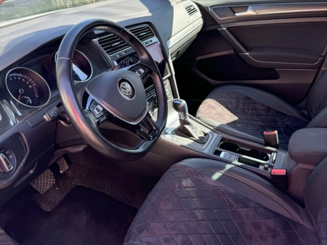 Белый Фольксваген e-Golf, объемом двигателя 0 л и пробегом 98 тыс. км за 16200 $, фото 8 на Automoto.ua