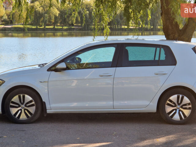 Белый Фольксваген e-Golf, объемом двигателя 0 л и пробегом 149 тыс. км за 11800 $, фото 10 на Automoto.ua
