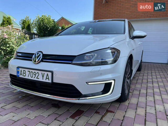 Белый Фольксваген e-Golf, объемом двигателя 0 л и пробегом 90 тыс. км за 14699 $, фото 2 на Automoto.ua