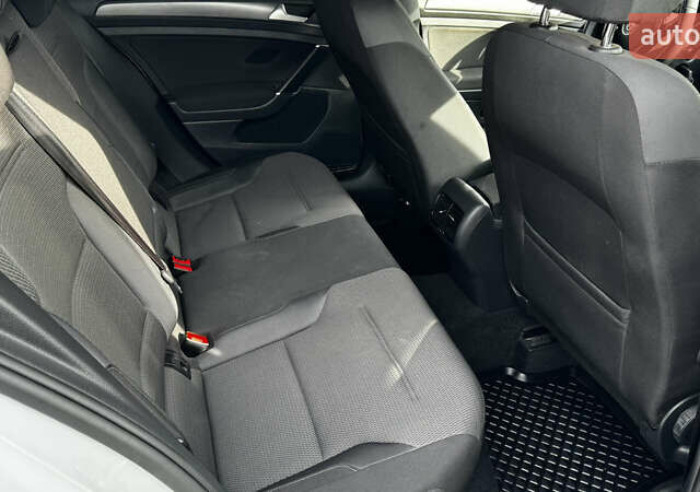 Белый Фольксваген e-Golf, объемом двигателя 0 л и пробегом 78 тыс. км за 14000 $, фото 14 на Automoto.ua