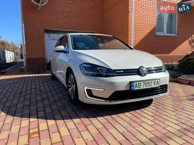 Белый Фольксваген e-Golf, объемом двигателя 0 л и пробегом 97 тыс. км за 14500 $, фото 5 на Automoto.ua