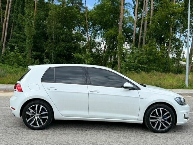 Белый Фольксваген e-Golf, объемом двигателя 0 л и пробегом 116 тыс. км за 14100 $, фото 10 на Automoto.ua