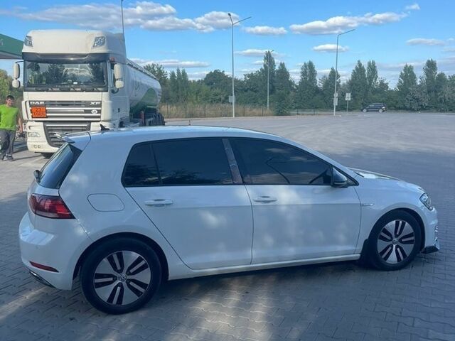 Белый Фольксваген e-Golf, объемом двигателя 0 л и пробегом 132 тыс. км за 12700 $, фото 9 на Automoto.ua