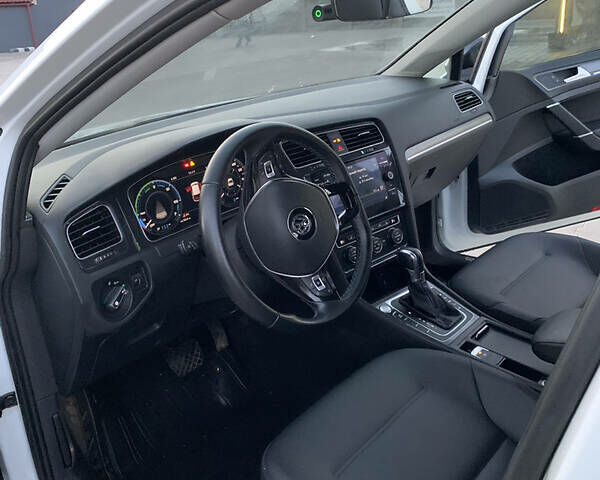 Белый Фольксваген e-Golf, объемом двигателя 0 л и пробегом 172 тыс. км за 14500 $, фото 18 на Automoto.ua