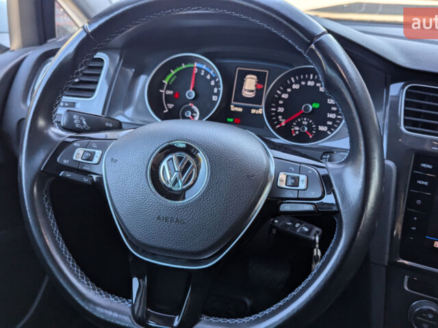 Белый Фольксваген e-Golf, объемом двигателя 0 л и пробегом 149 тыс. км за 11800 $, фото 21 на Automoto.ua