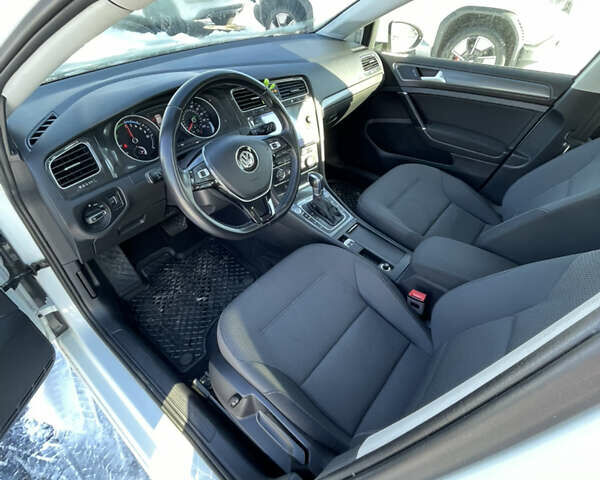 Белый Фольксваген e-Golf, объемом двигателя 0 л и пробегом 56 тыс. км за 11600 $, фото 9 на Automoto.ua