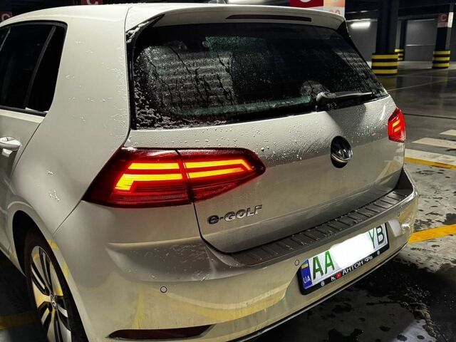 Белый Фольксваген e-Golf, объемом двигателя 0 л и пробегом 100 тыс. км за 14000 $, фото 4 на Automoto.ua