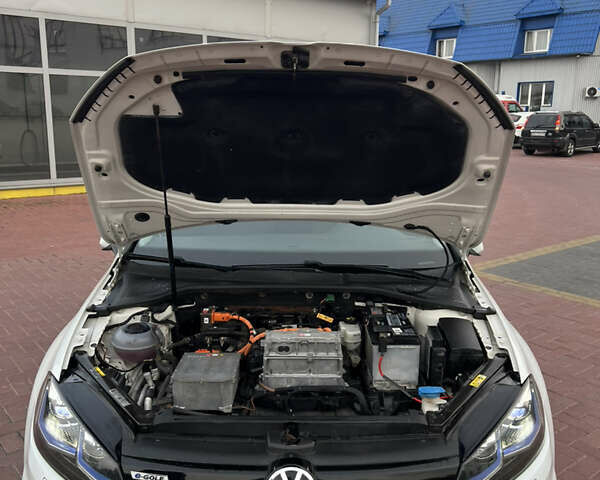 Білий Фольксваген e-Golf, об'ємом двигуна 0 л та пробігом 140 тис. км за 12500 $, фото 40 на Automoto.ua