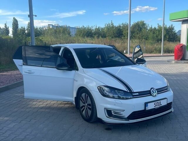 Белый Фольксваген e-Golf, объемом двигателя 0 л и пробегом 132 тыс. км за 12700 $, фото 26 на Automoto.ua