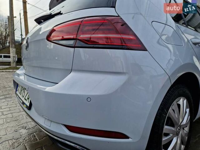 Белый Фольксваген e-Golf, объемом двигателя 0 л и пробегом 97 тыс. км за 12950 $, фото 10 на Automoto.ua