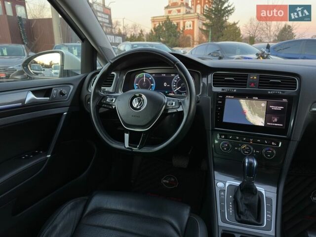 Білий Фольксваген e-Golf, об'ємом двигуна 0 л та пробігом 97 тис. км за 13800 $, фото 31 на Automoto.ua