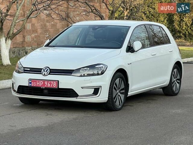 Белый Фольксваген e-Golf, объемом двигателя 0 л и пробегом 129 тыс. км за 11950 $, фото 1 на Automoto.ua