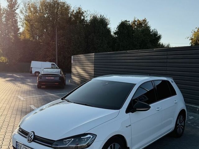 Белый Фольксваген e-Golf, объемом двигателя 0 л и пробегом 132 тыс. км за 12300 $, фото 1 на Automoto.ua