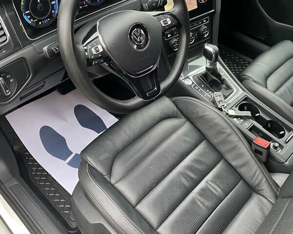 Білий Фольксваген e-Golf, об'ємом двигуна 0 л та пробігом 127 тис. км за 17000 $, фото 7 на Automoto.ua