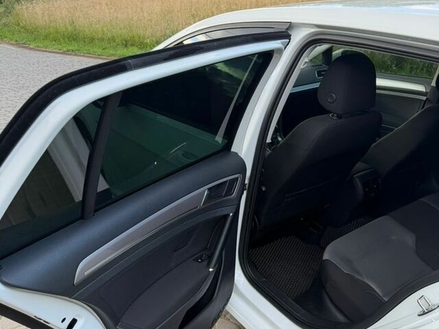 Білий Фольксваген e-Golf, об'ємом двигуна 0 л та пробігом 109 тис. км за 11000 $, фото 15 на Automoto.ua