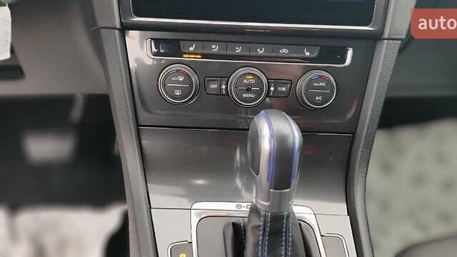 Белый Фольксваген e-Golf, объемом двигателя 0 л и пробегом 89 тыс. км за 12999 $, фото 16 на Automoto.ua