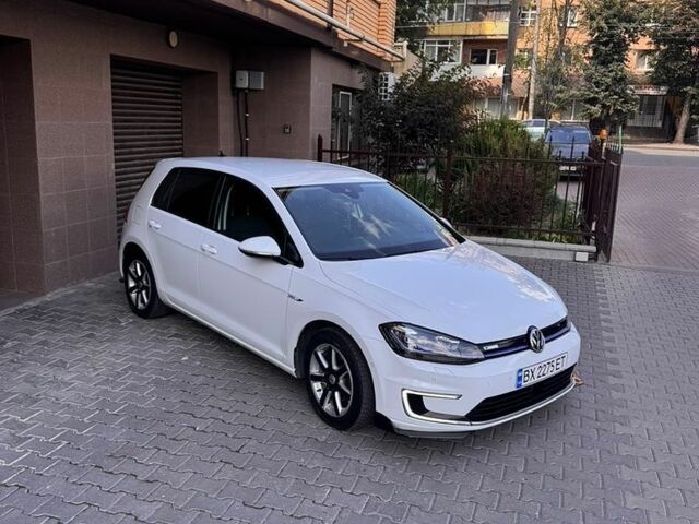 Белый Фольксваген e-Golf, объемом двигателя 0 л и пробегом 139 тыс. км за 12450 $, фото 4 на Automoto.ua