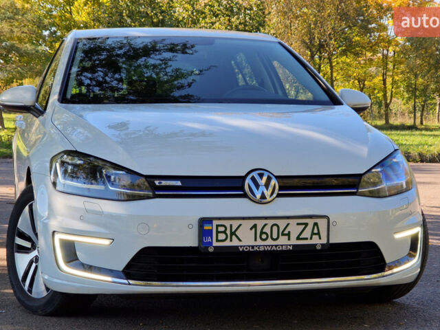 Белый Фольксваген e-Golf, объемом двигателя 0 л и пробегом 149 тыс. км за 11800 $, фото 2 на Automoto.ua