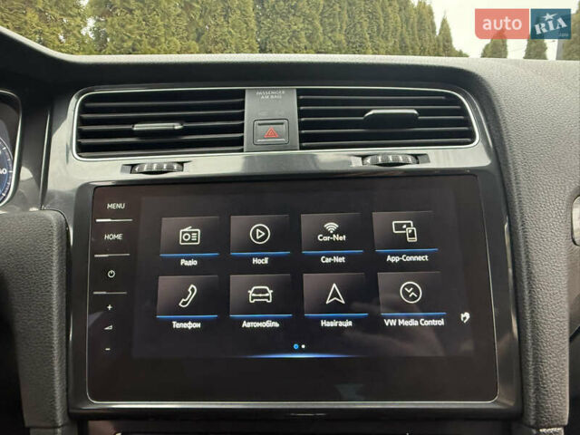 Белый Фольксваген e-Golf, объемом двигателя 0 л и пробегом 97 тыс. км за 11555 $, фото 42 на Automoto.ua